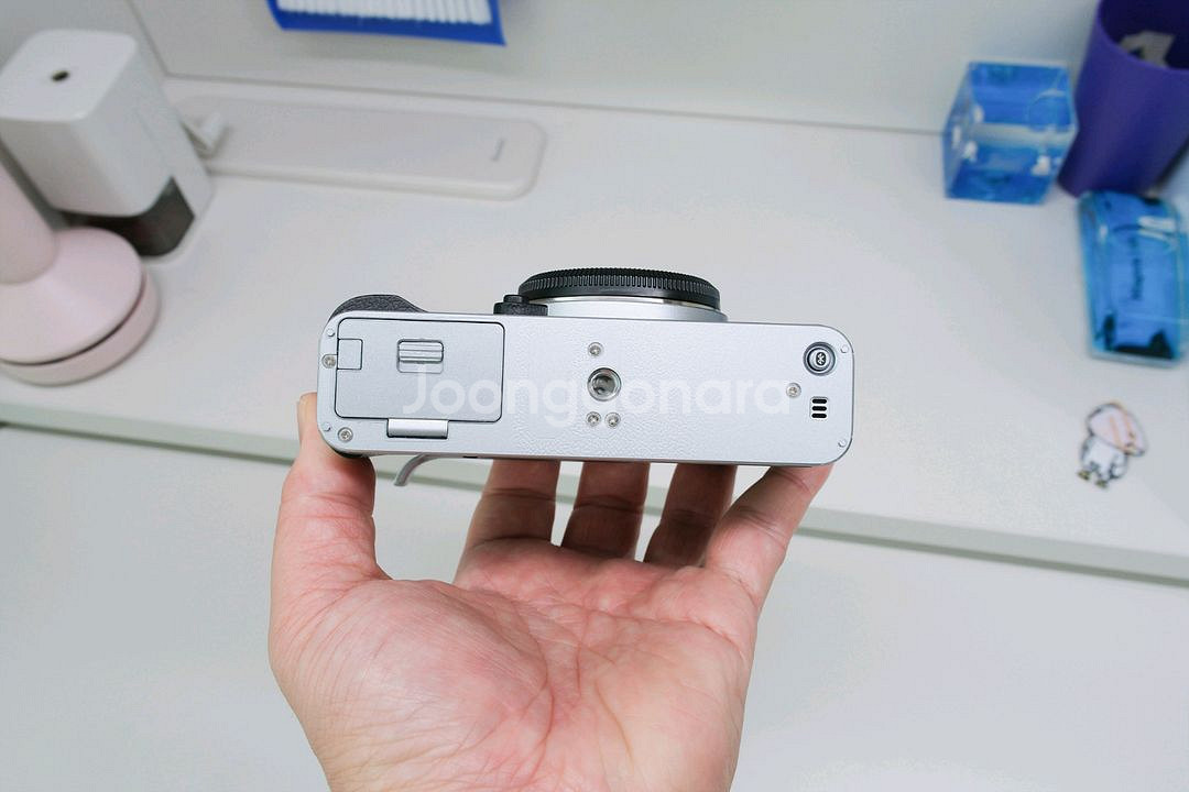 후지필름 X-E5 실버 바디--7