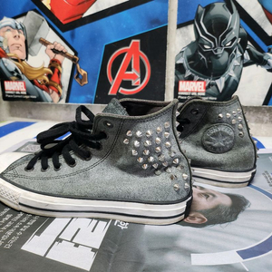 스터드 장식 하이탑 스니커즈