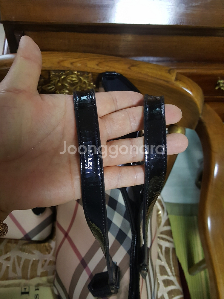 정품버버리숄더백--2