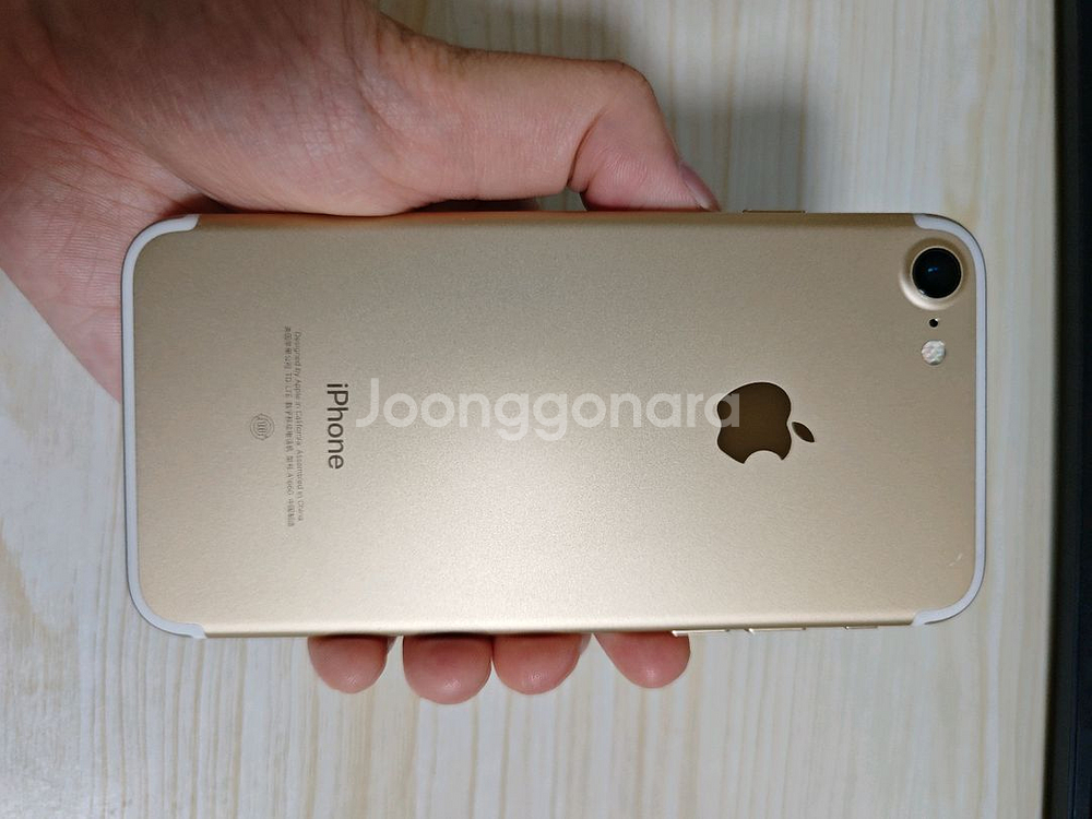 iPhone 7 골드 32GB 판매합니다--0
