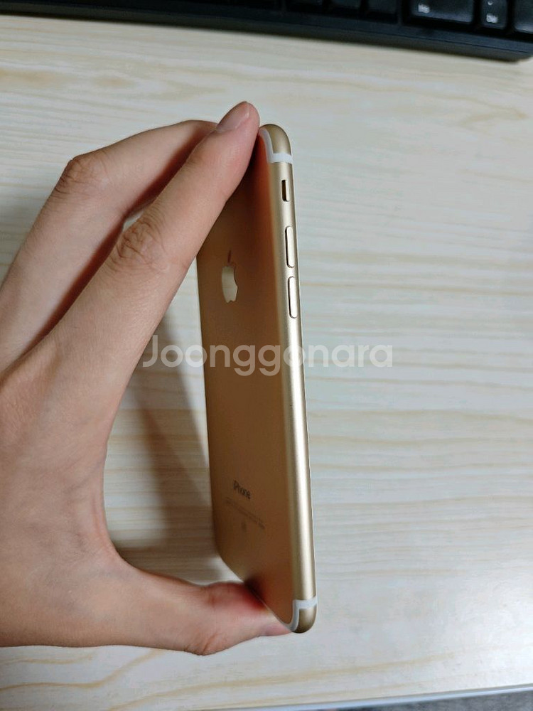 iPhone 7 골드 32GB 판매합니다--5