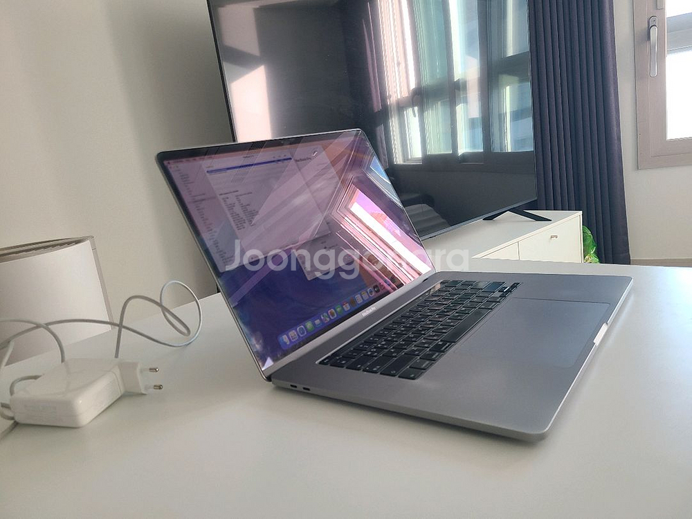 맥북 프로 16 인치 i9 ram32 ssd1tb/원가369만원/2021년9월구입--0
