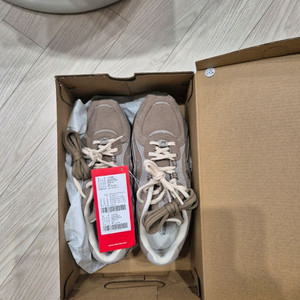 뉴발란스 204l운동화240사이즈