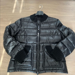 몽클레어 아르첼롯 2사이즈 팝니다.