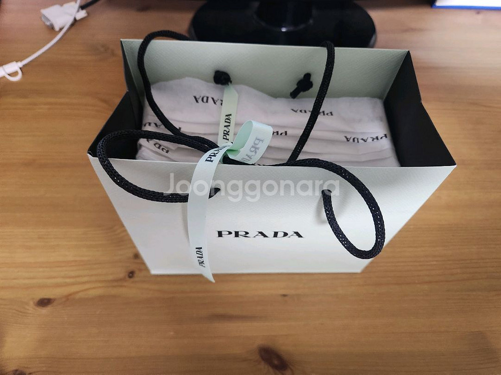 (미개봉 새제품) 프라다 핸드크림, 립밤 세트--0