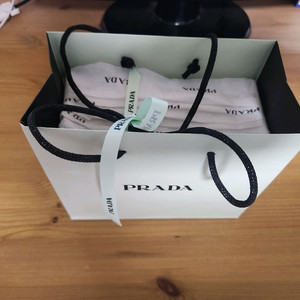 (미개봉 새제품) 프라다 핸드크림, 립밤 세트