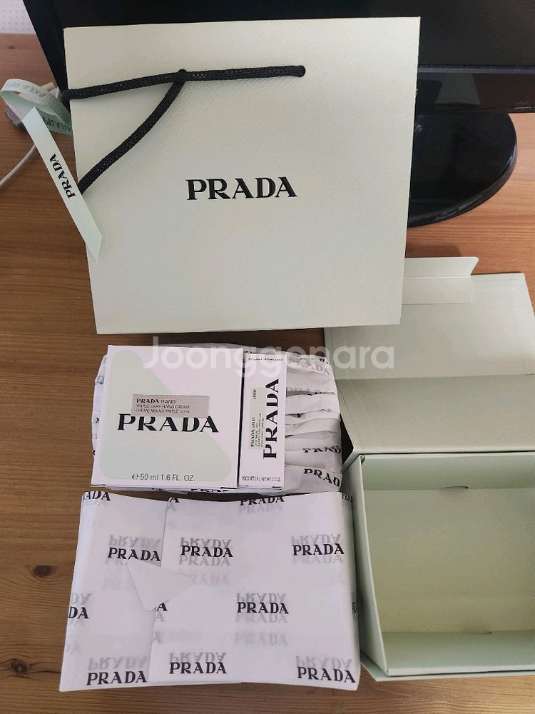 (미개봉 새제품) 프라다 핸드크림, 립밤 세트--2