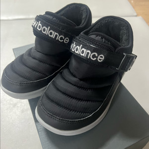 뉴발란스키즈 패딩 중목부츠 판매