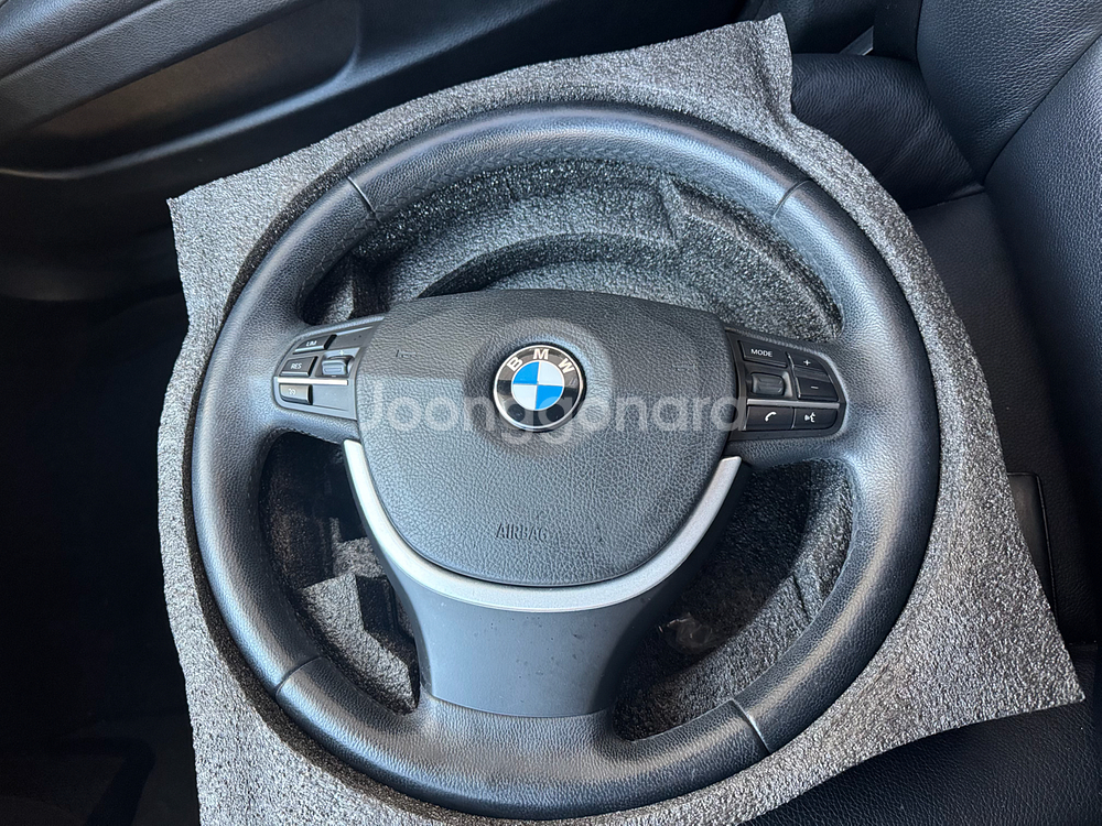 BMW F10 5시리즈 스티어링휠 판매합니기--0