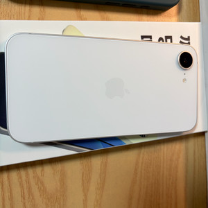 아이폰16e 화이트 128g 팔아요