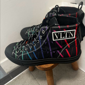 (정품)발렌티노 하이탑 로고 스니커즈 42