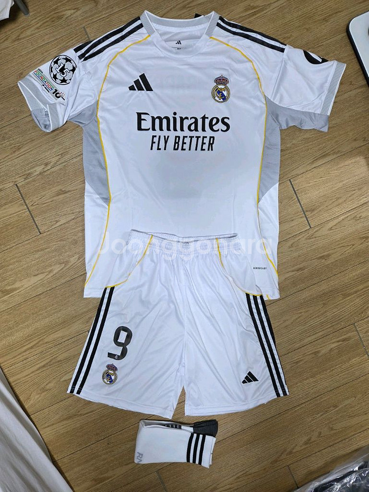 25-26시즌 레알마드리드 음바페 벨링엄 홈 어웨이 축구 유니폼 축구복 상하의세트 새상품 판매--0