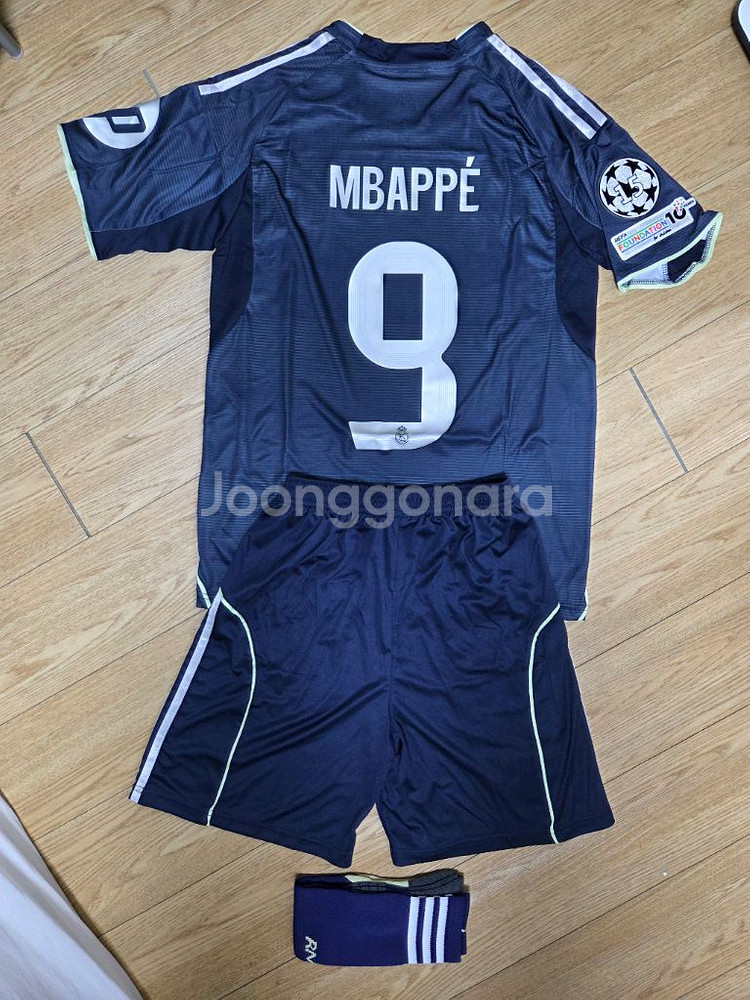 25-26시즌 레알마드리드 음바페 벨링엄 홈 어웨이 축구 유니폼 축구복 상하의세트 새상품 판매--5