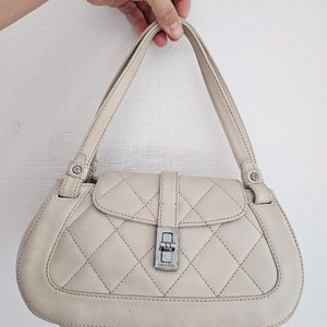 CHANEL 샤넬 캐비어 퀼팅 마드모아젤 플랩 백 토트백