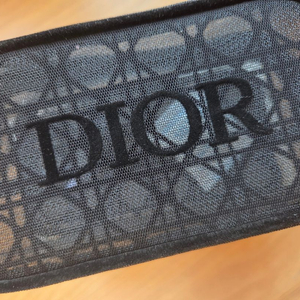 (미사용 새제품) 디올 블랙 메쉬 까나쥬 파우치