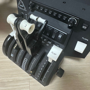 허니콤스로틀 비행 시뮬레이션