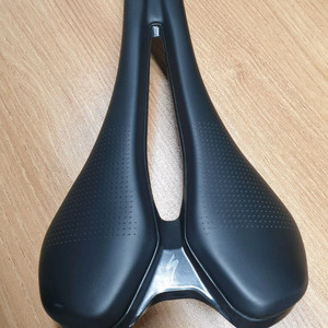 스페셜라이즈드 로민 에보 자전거/로드 안장 판매합니다.