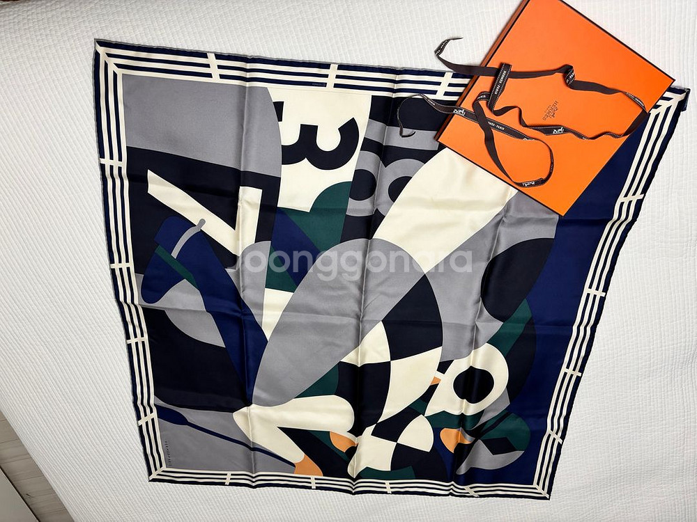 “정품 Hermès Carré 90 100% 실크 스카프 + 오렌지 박스 포함 / 상태 A급”--0