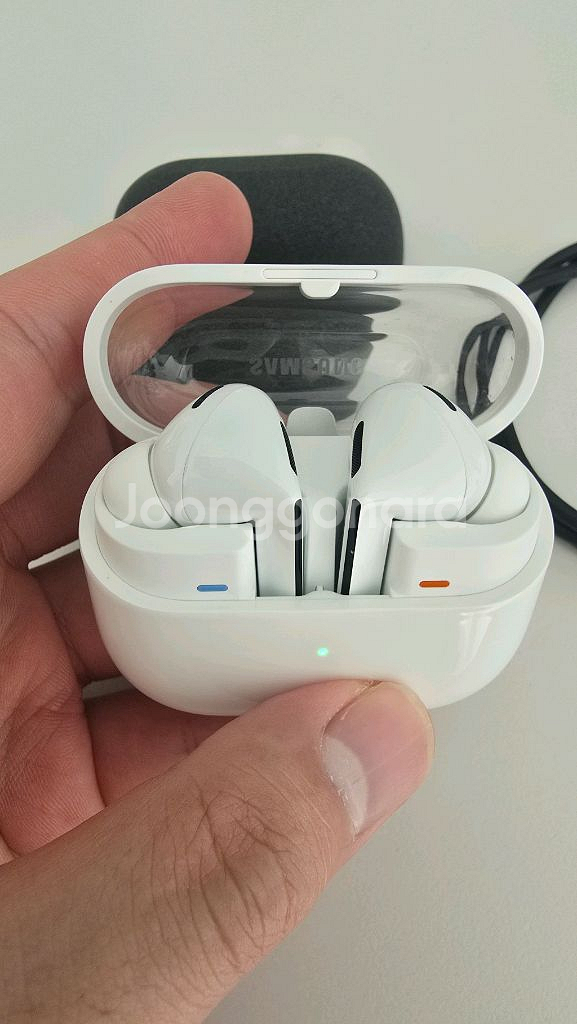 갤럭시 버즈3프로 화이트 새상품급 케이스포함--4