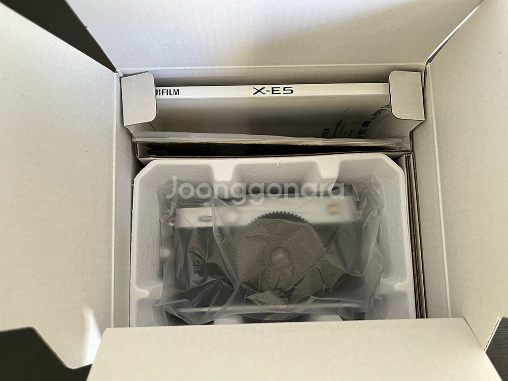 후지필름 X-E5 실버 바디--2