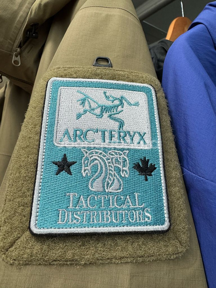 아크테릭스 콜라보 패치 팝니다--0