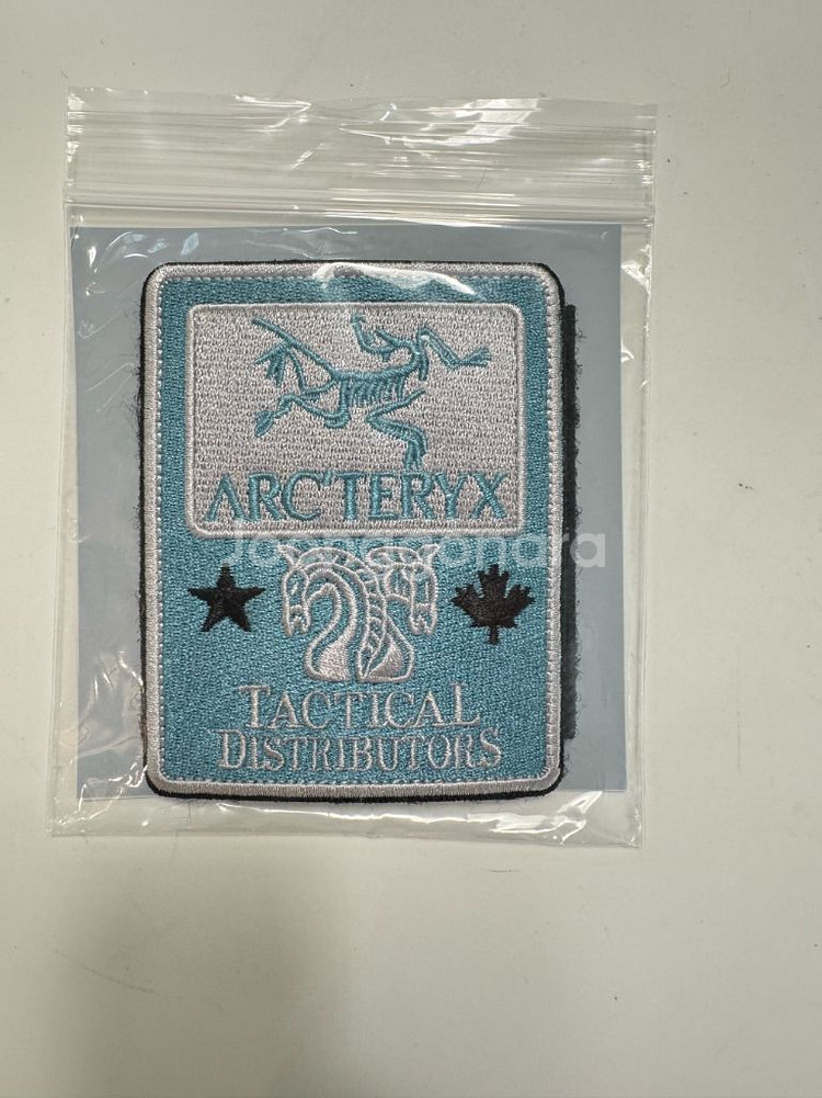 아크테릭스 콜라보 패치 팝니다--2