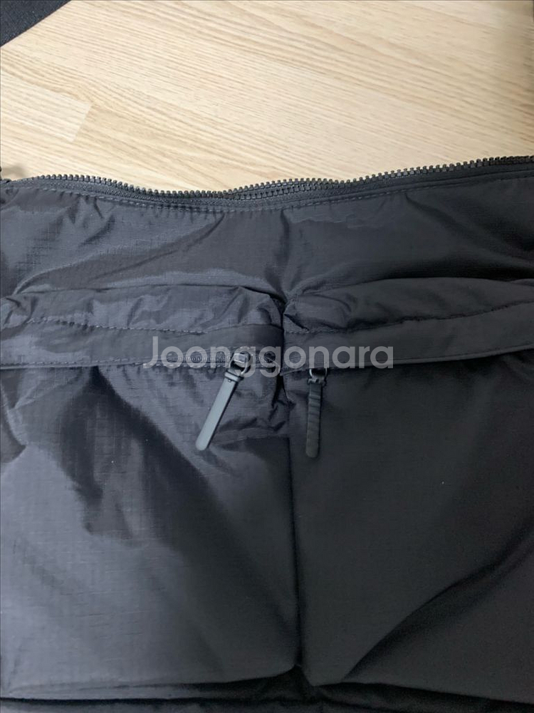 유니클로 멀티포켓숄더백 블랙 제품 판매--1