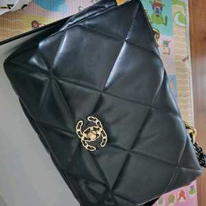 샤넬19백 라지 램스킨 / 가격보고