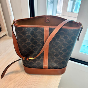 CELINE 버킷백 미듐 / 정품 보증 / 실사용감 有 / 구매기록 전달 가능