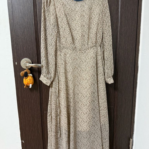 플라워 프린트 롱원피스 베이지칼라