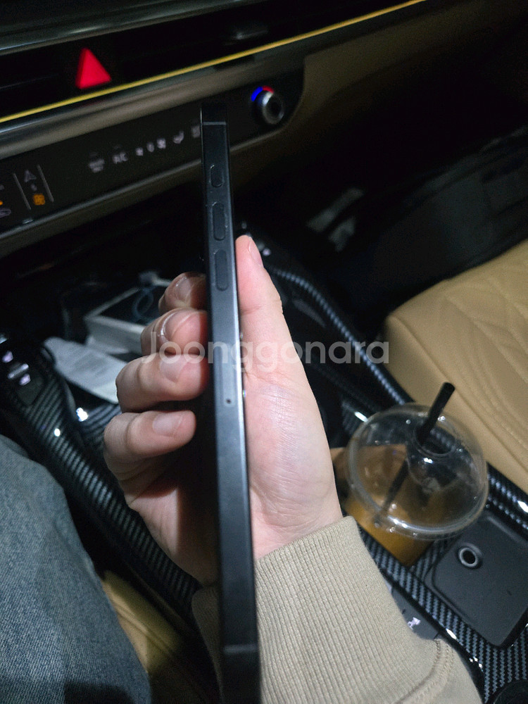 아이폰16프로맥스 256G 블랙 판매합니다. 배터리 99%--4