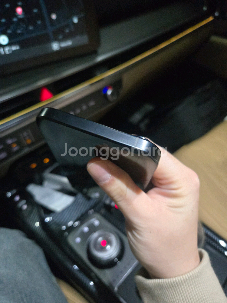 아이폰16프로맥스 256G 블랙 판매합니다. 배터리 99%--5