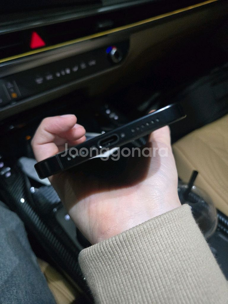 아이폰16프로맥스 256G 블랙 판매합니다. 배터리 99%--3