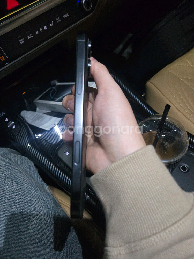 아이폰16프로맥스 256G 블랙 판매합니다. 배터리 99%--2