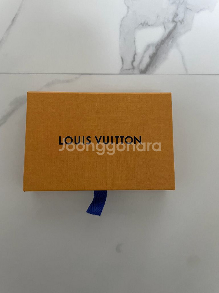 루이비통 LV코인 스노우그레이 키링--2