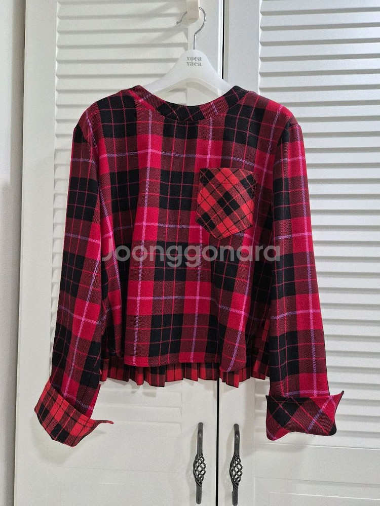 럭키슈에뜨 체크블라우스 팝니다.--0