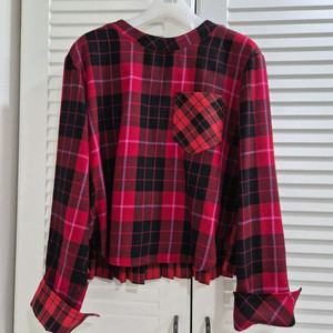 럭키슈에뜨 체크블라우스 팝니다.