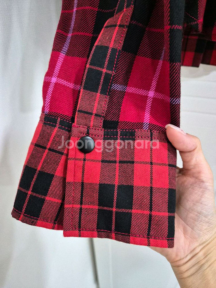 럭키슈에뜨 체크블라우스 팝니다.--4