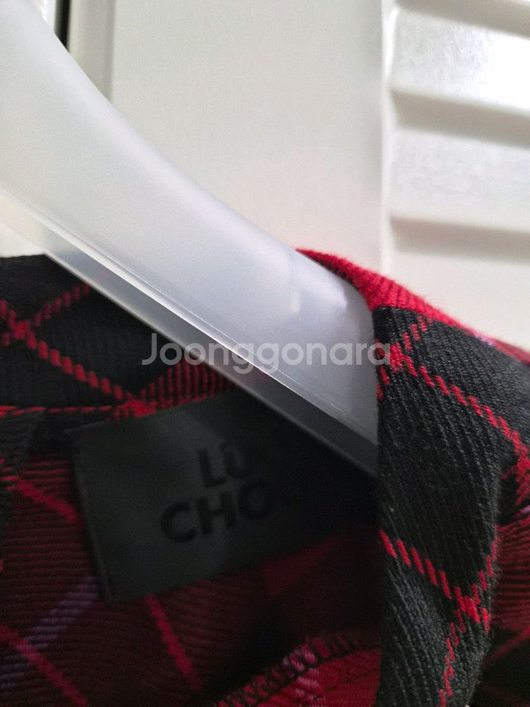 럭키슈에뜨 체크블라우스 팝니다.--2