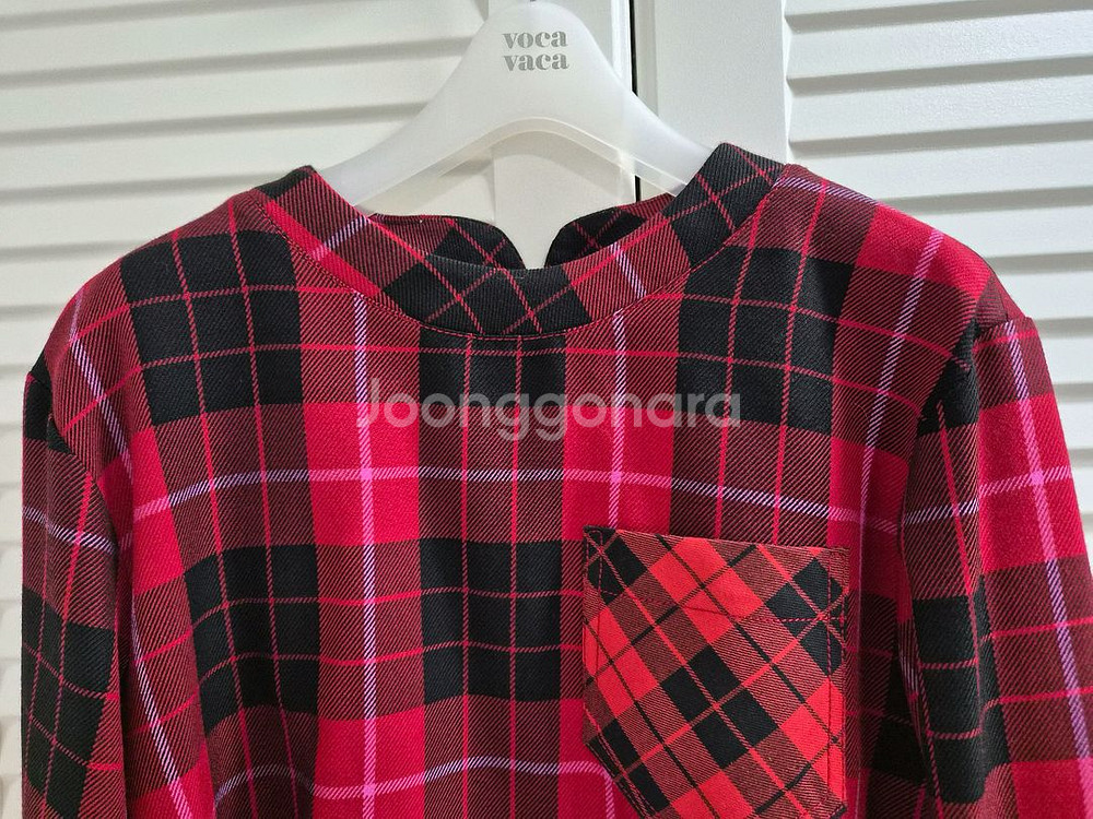 럭키슈에뜨 체크블라우스 팝니다.--3