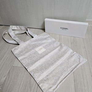 정품) 샤넬 홀리데이 에코백 (코스메틱)