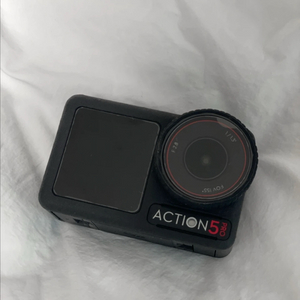 DJI 오즈모 액션5 어드벤처 콤보 (리프레시케어 포함)