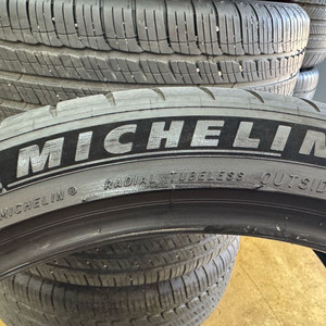 미쉐린 타이어 245/40ZR20 1본 팝니다