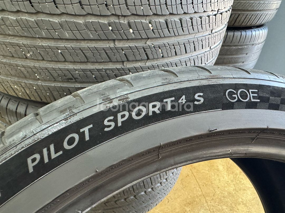 미쉐린 타이어 245/40ZR20 1본 팝니다--3