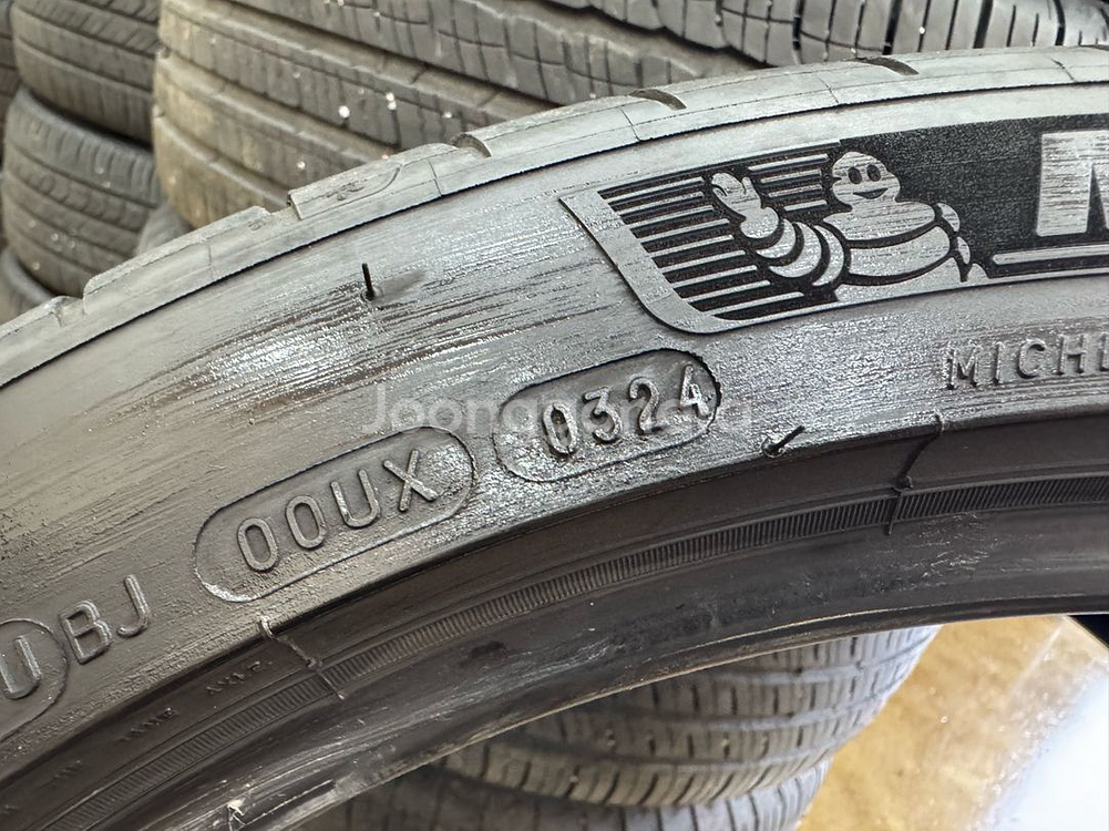 미쉐린 타이어 245/40ZR20 1본 팝니다--2