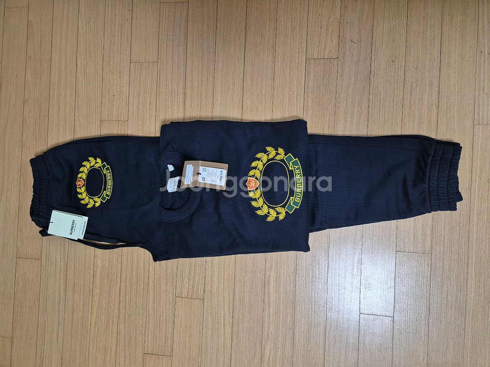 버버리 아카이브 맨투맨+조거 셋트 팝니다(새상품)--0