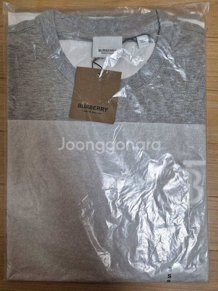 버버리 HESFORD 반팔티 새상품--1