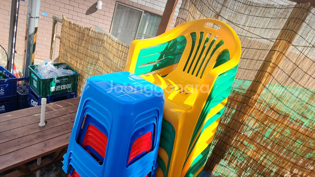 플라스틱 의자(빨강, 파랑색 의자)--0