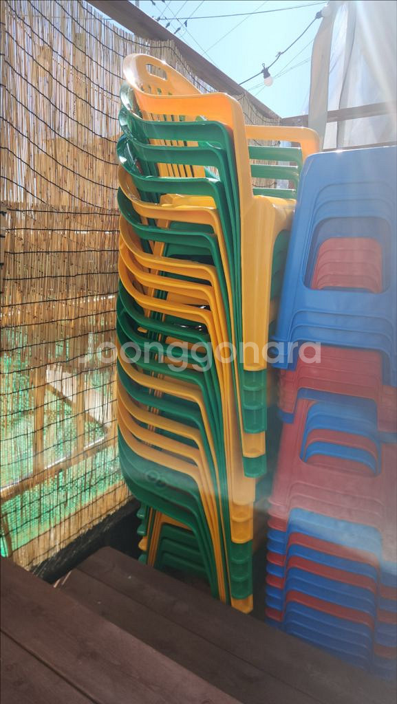 플라스틱 의자(빨강, 파랑색 의자)--2