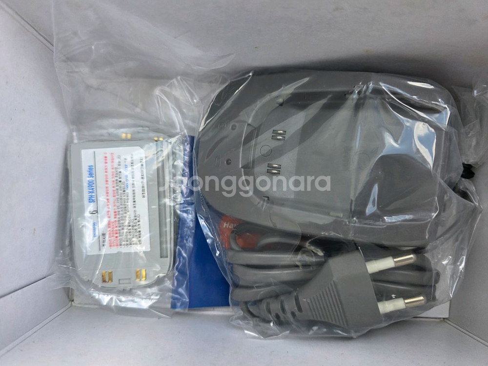 고전) 삼성 애니콜 땡큐폰 새제품(최초 40화음 폴더폰) 팝니다.--4